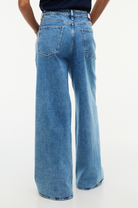 Tommy Jeans blauwe dames jeans | Model achteraanzicht
