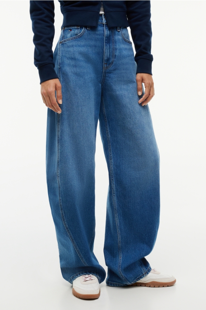 Tommy Jeans blauwe dames jeans | Model vooraanzicht