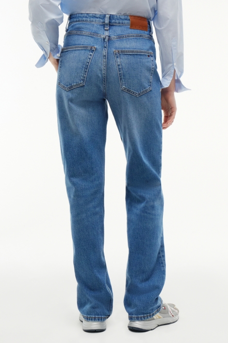 Tommy Jeans blauwe dames jeans | Model achteraanzicht