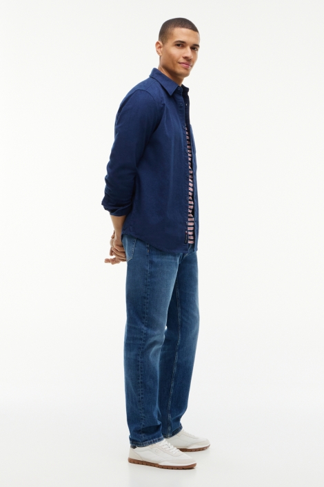 Tommy Jeans blauwe heren jeans | Model zijaanzicht