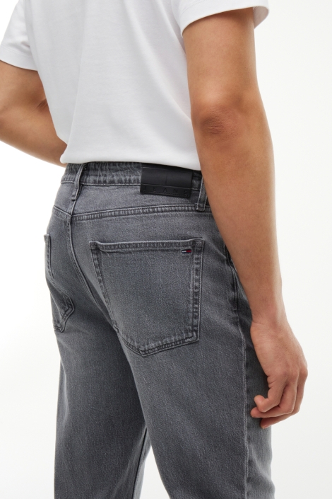 Tommy Jeans grijze heren jeans | Close up