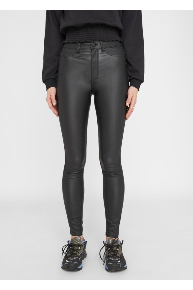 Noisy may zwarte dames broek | Model vooraanzicht