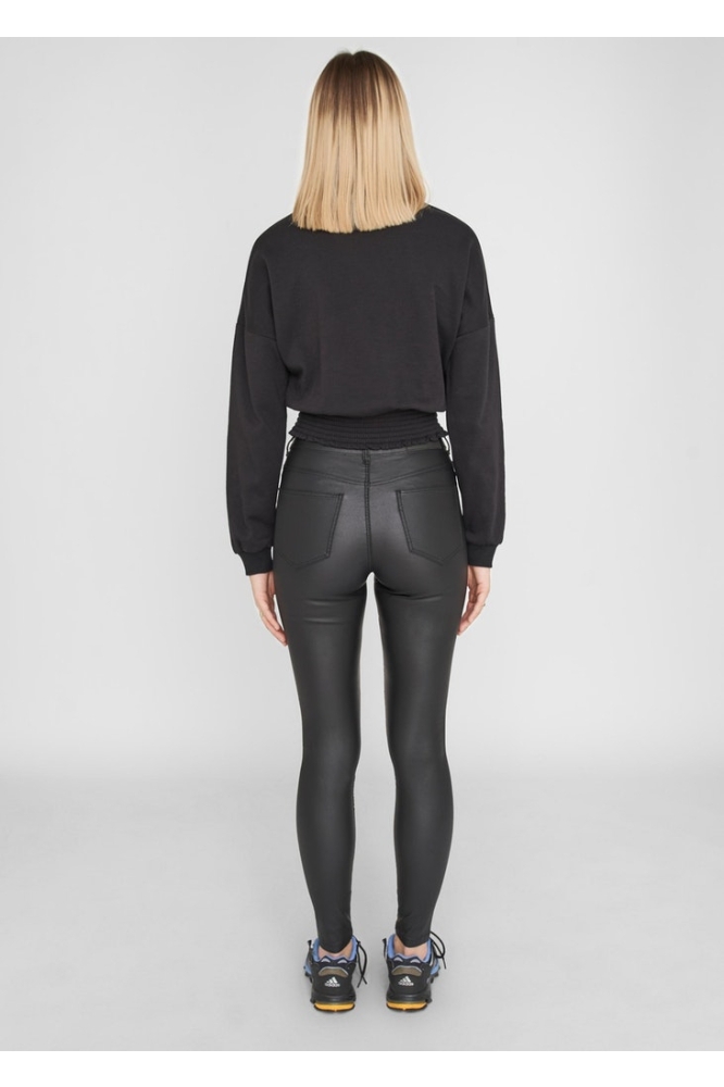 Noisy may zwarte dames broek | Model achteraanzicht