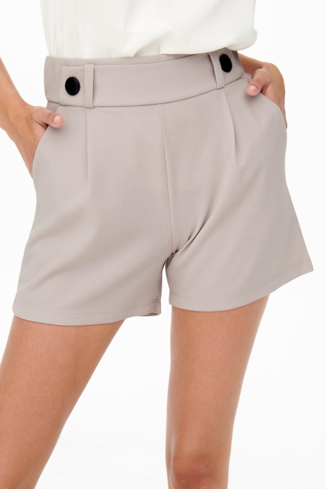Jacqueline de Yong beige dames korte broek | Model vooraanzicht
