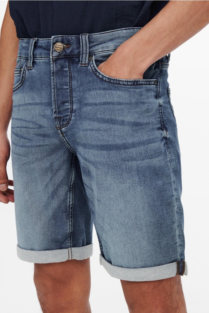 Only & Sons blauwe heren korte broek | Model vooraanzicht
