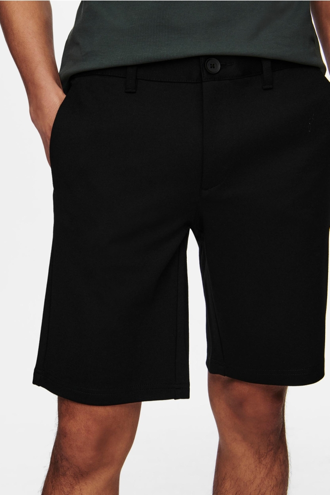 Only & Sons zwarte heren korte broek | Model vooraanzicht
