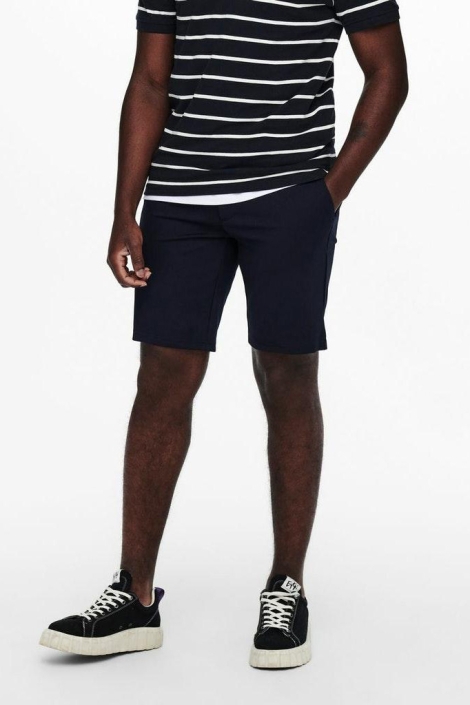 Only & Sons blauwe heren korte broek | Model vooraanzicht