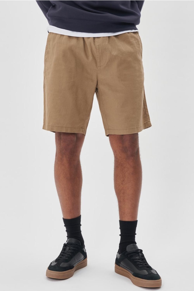 Matinique beige heren korte broek | Model vooraanzicht