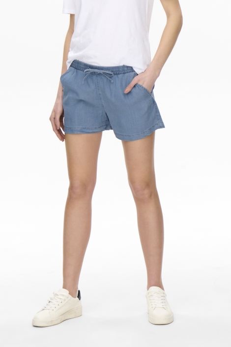 Only blauwe dames korte broek | Model vooraanzicht