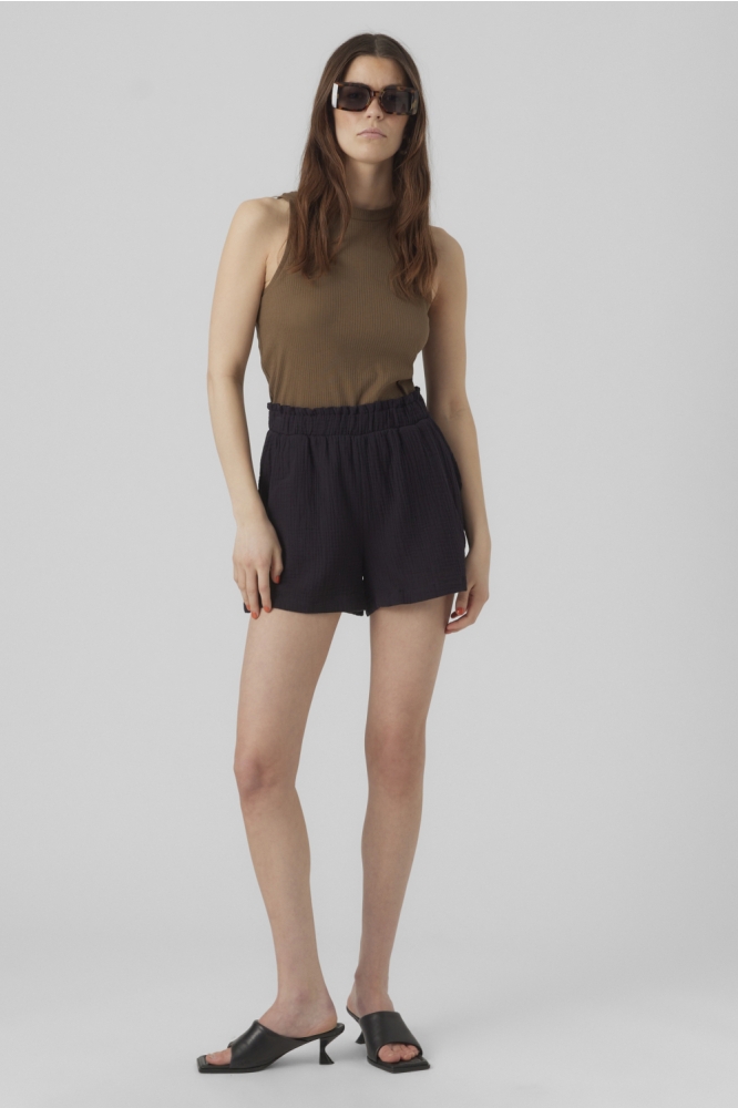 Vero Moda zwarte dames korte broek | Model