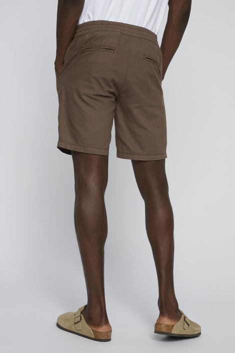 Matinique bruine heren korte broek | Model achteraanzicht