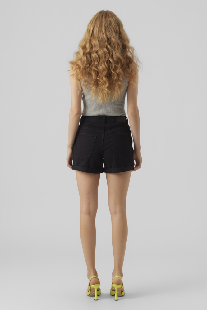 Vero Moda zwarte dames korte broek | Model