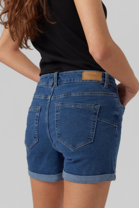 Vero Moda blauwe dames korte broek | Model achteraanzicht