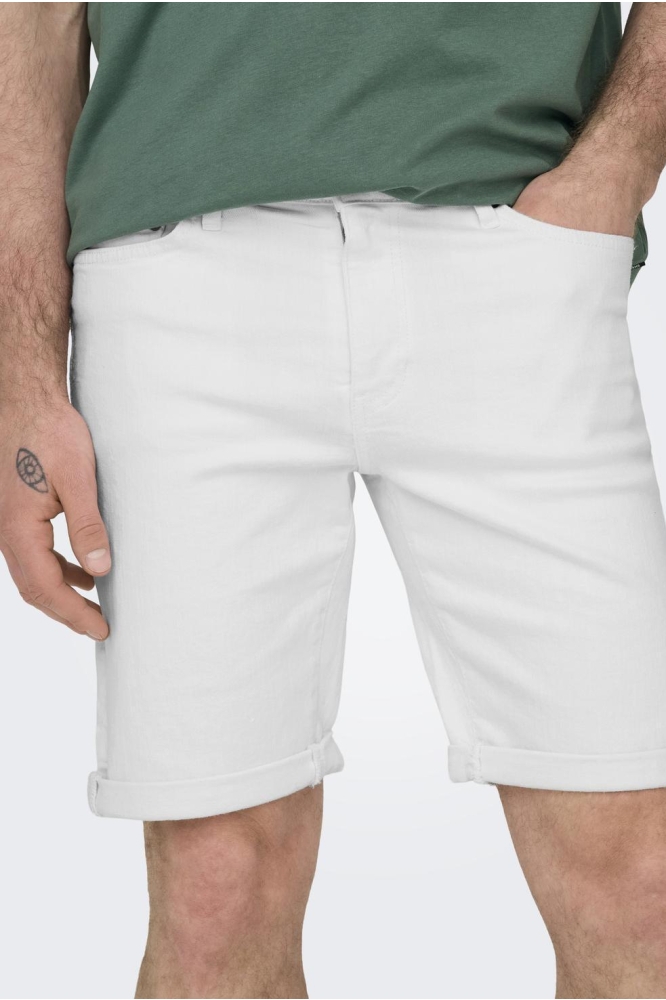Only & Sons witte heren korte broek | Model vooraanzicht