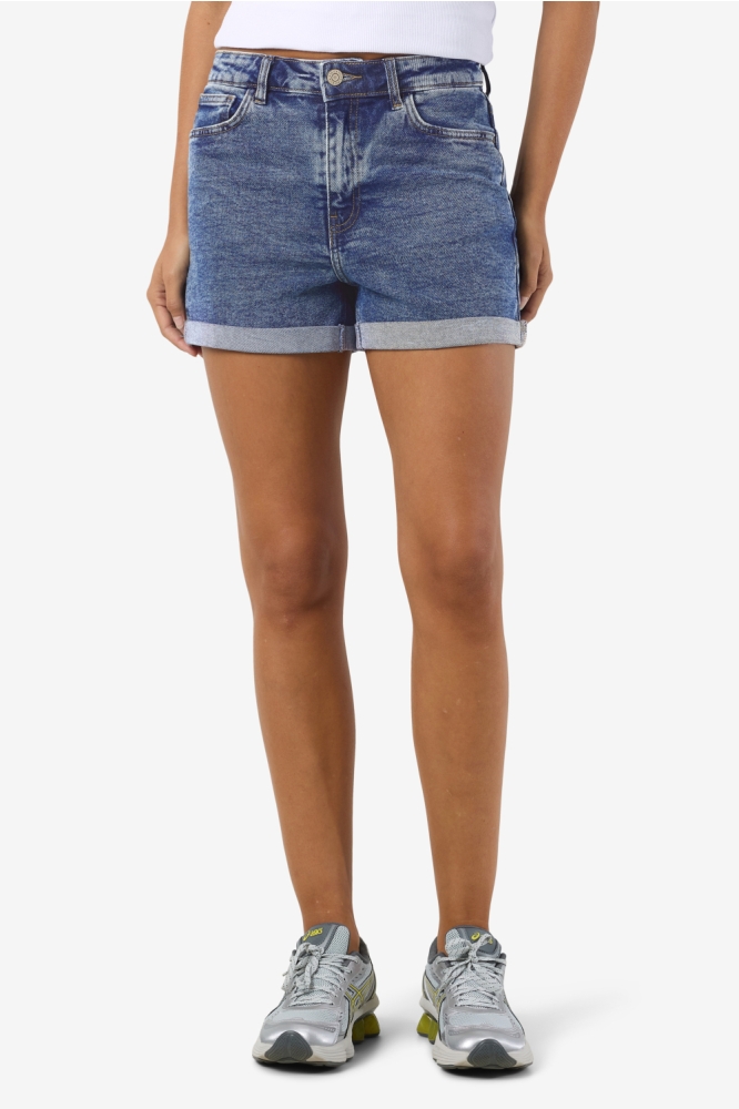 Noisy may blauwe dames korte broek | Model vooraanzicht