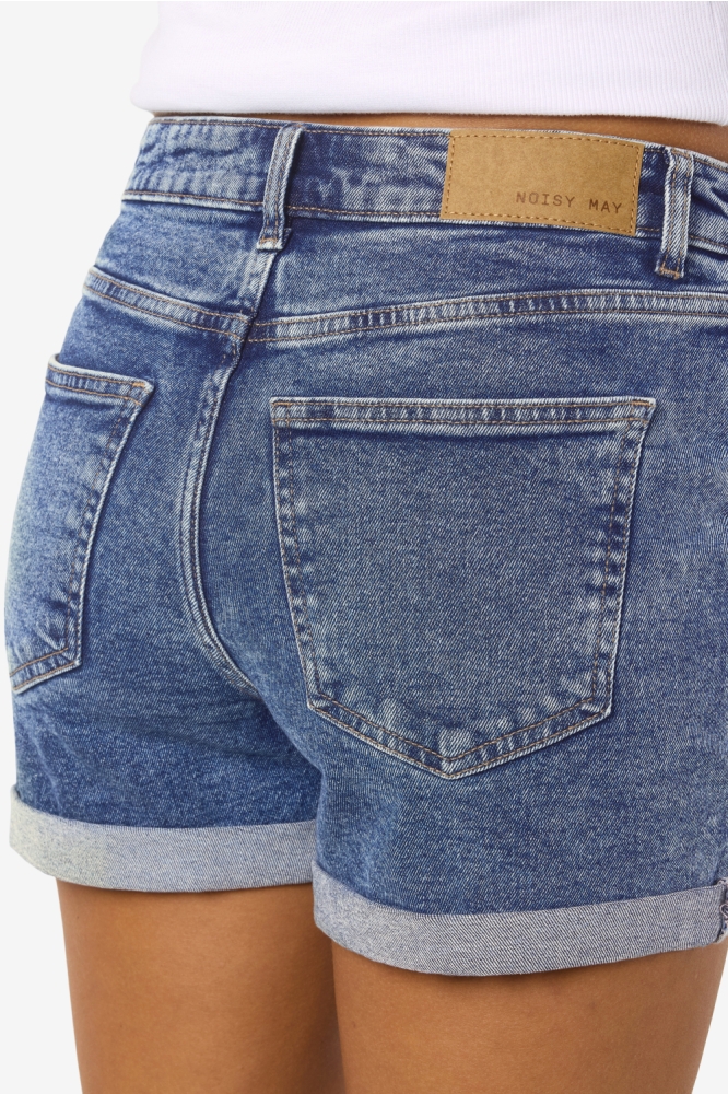 Noisy may blauwe dames korte broek | Model achteraanzicht