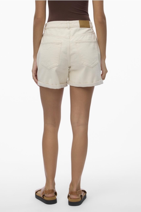 Vero Moda ecru dames korte broek | Model achteraanzicht