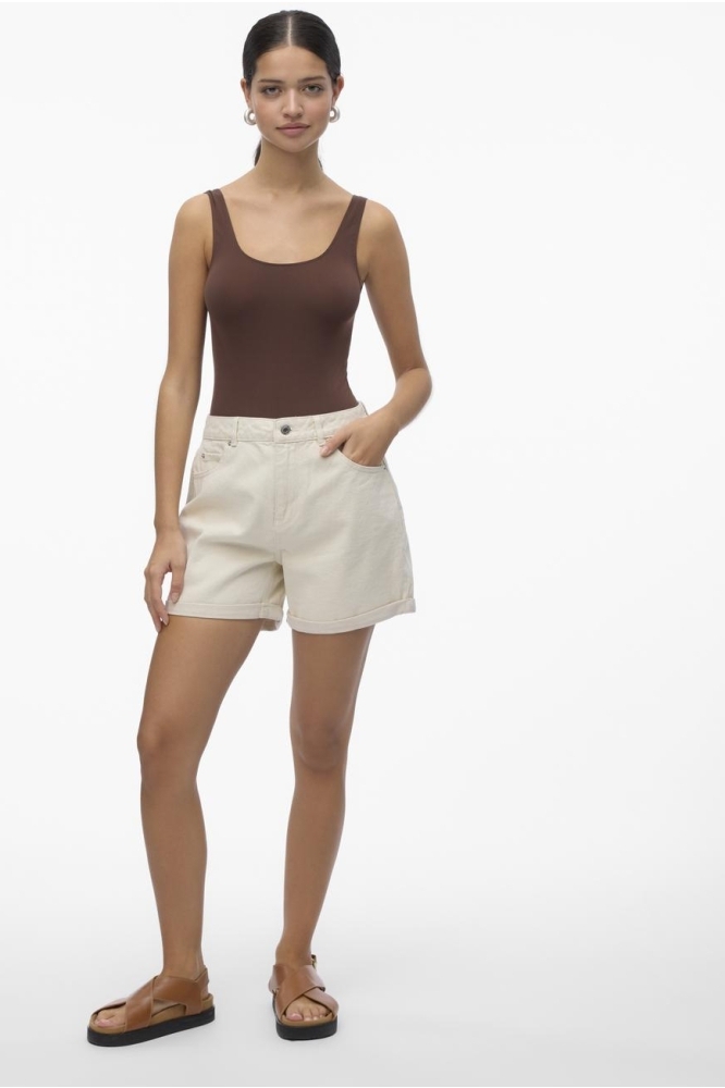 Vero Moda ecru dames korte broek | Model