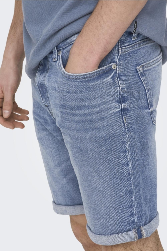 Only & Sons blauwe heren korte broek | Model zijaanzicht