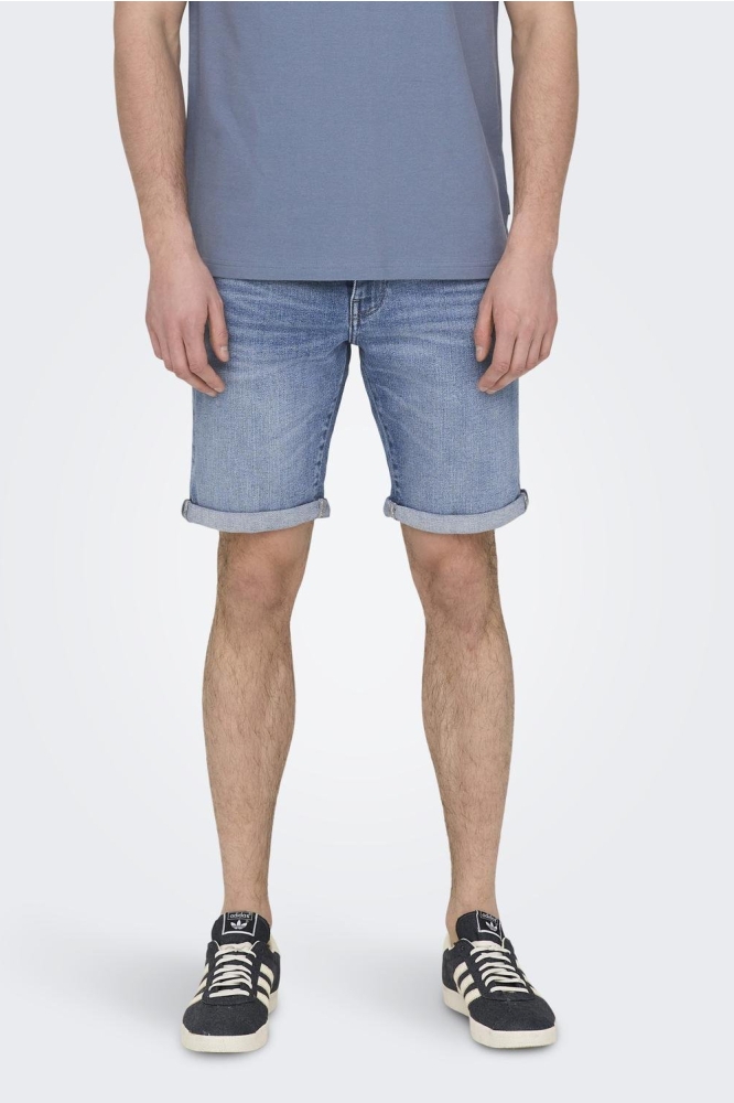 Only & Sons blauwe heren korte broek | Model vooraanzicht