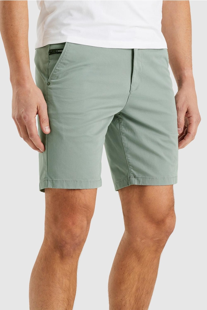 Vanguard groene heren korte broek | Model vooraanzicht