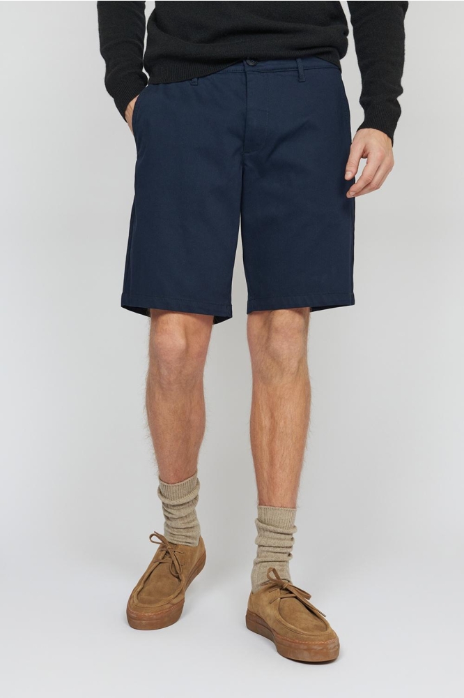 Matinique blauwe heren korte broek | Model vooraanzicht