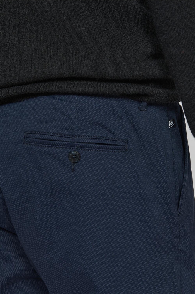 Matinique blauwe heren korte broek | Close up