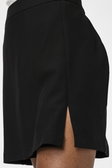 Pieces zwarte dames korte broek | Close up