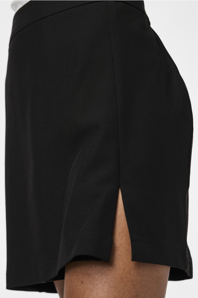 Pieces zwarte dames korte broek | Close up