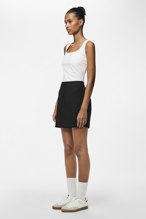 Pieces zwarte dames korte broek | Model zijaanzicht