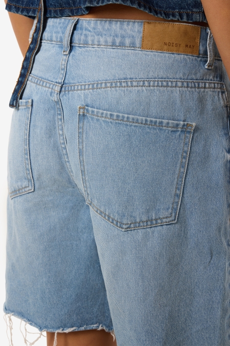 Noisy may blauwe dames korte broek | Model achteraanzicht