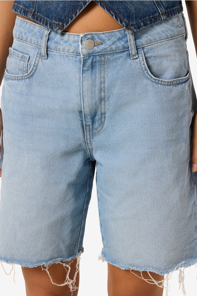 Noisy may blauwe dames korte broek | Model vooraanzicht