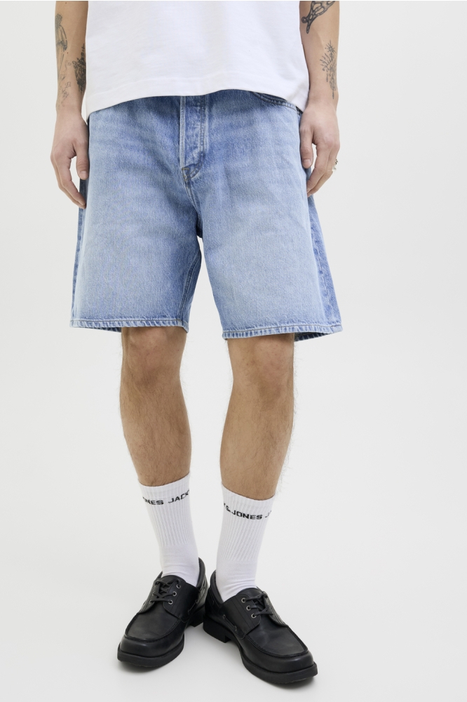 Jack & Jones blauwe heren korte broek | Model vooraanzicht