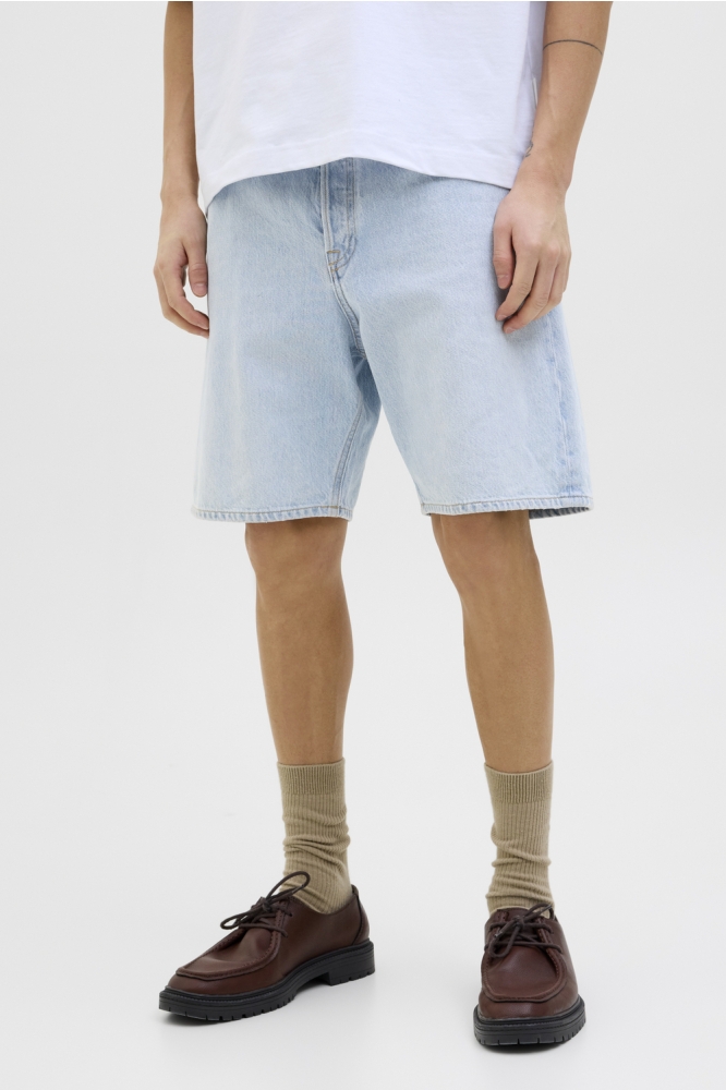 Jack & Jones blauwe heren korte broek | Model vooraanzicht