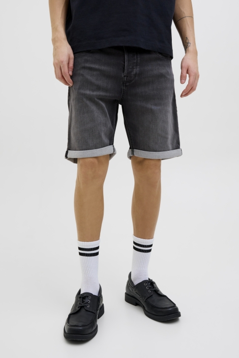 Jack & Jones zwarte heren korte broek | Model vooraanzicht