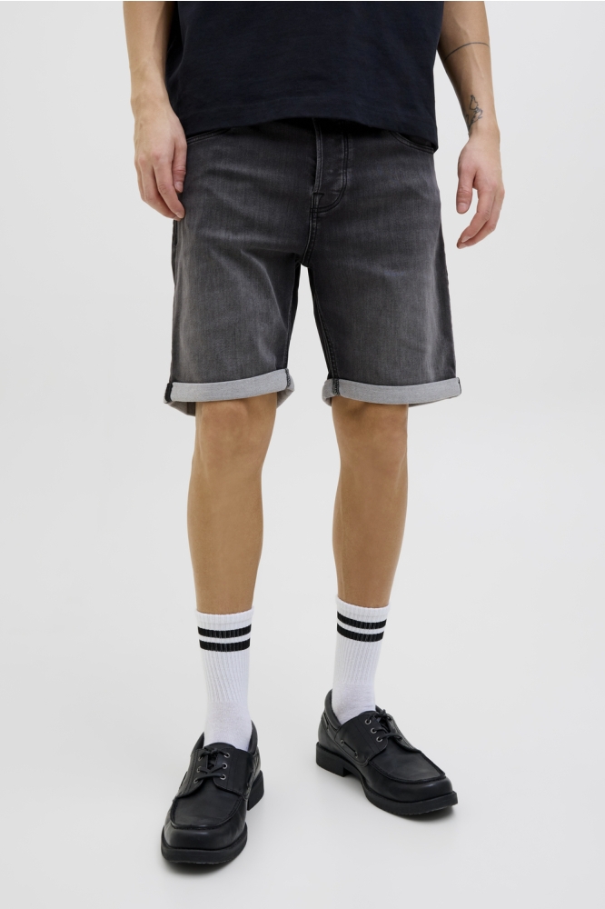 Jack & Jones zwarte heren korte broek | Model vooraanzicht