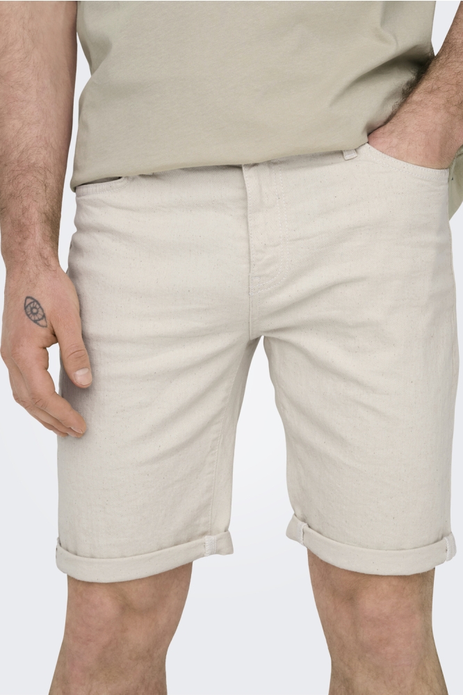 Only & Sons ecru heren korte broek | Model vooraanzicht