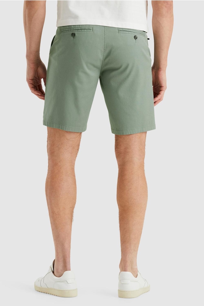 Vanguard groene heren korte broek | Model achteraanzicht