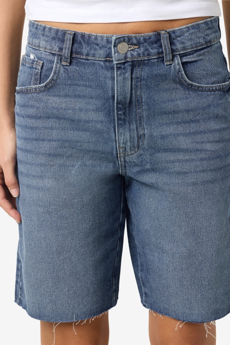 Noisy may blauwe dames korte broek | Model vooraanzicht