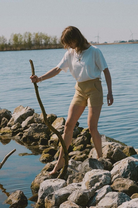 Zusss beige dames korte broek | Sfeerbeeld, In situatie