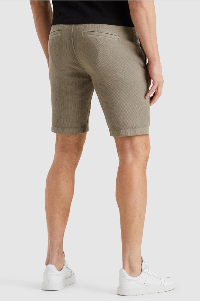 Cast Iron groene heren korte broek | Model achteraanzicht