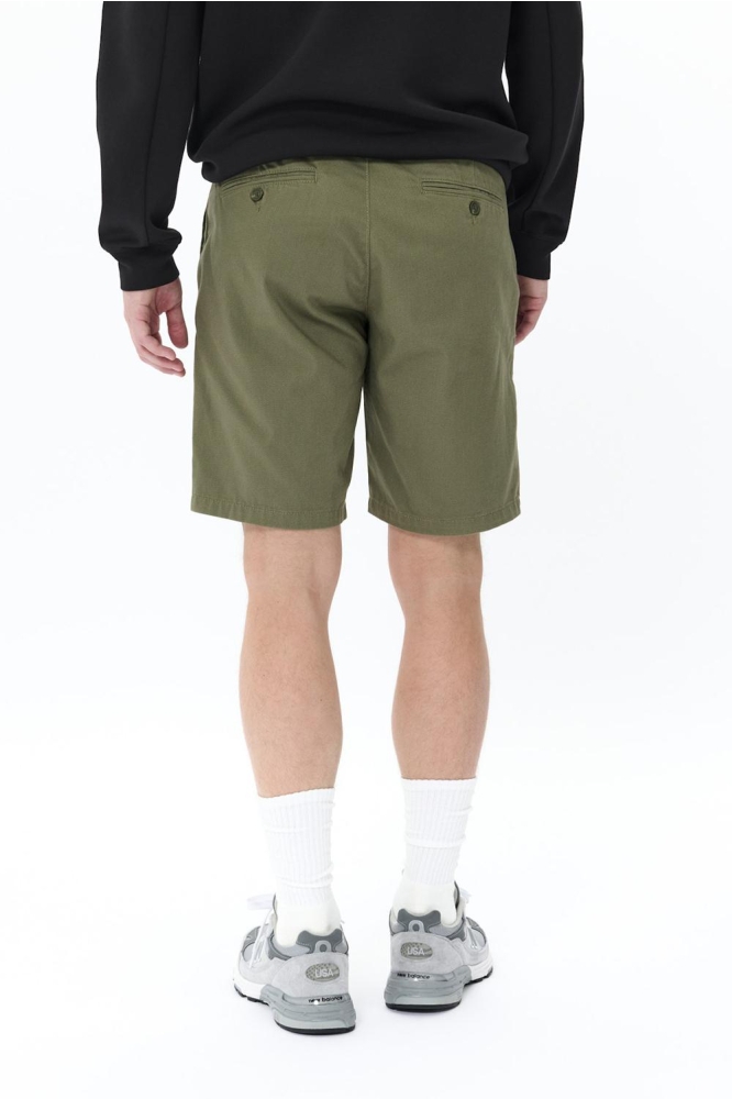 Matinique groene heren korte broek | Model achteraanzicht