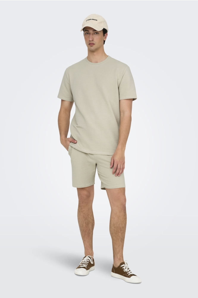Only & Sons beige heren korte broek | Model vooraanzicht