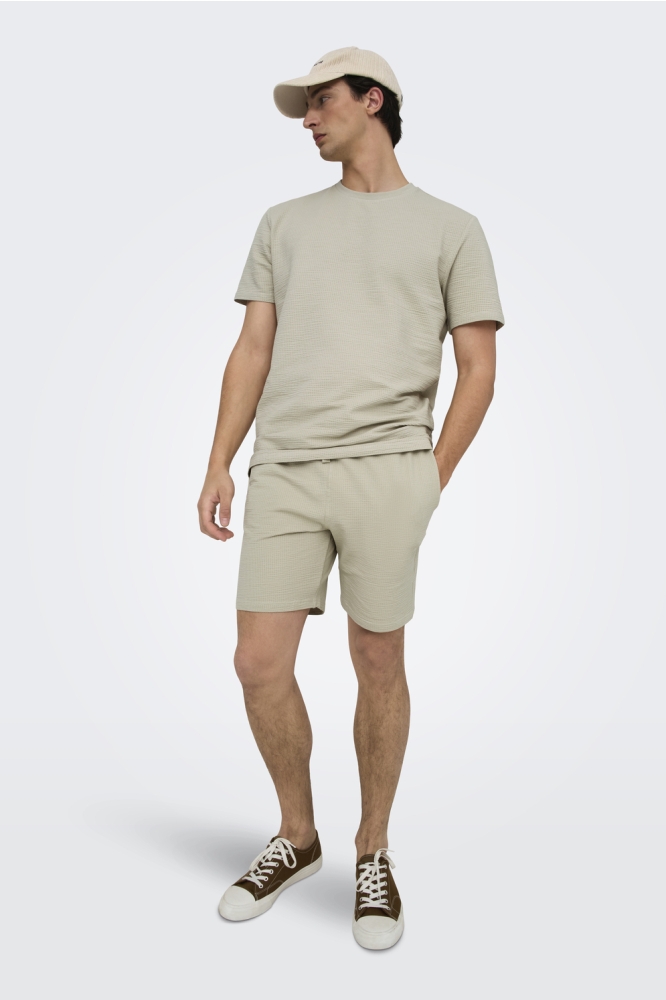 Only & Sons beige heren korte broek | Model vooraanzicht