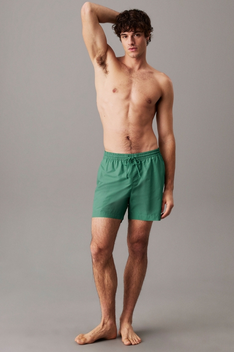 Calvin Klein groene heren korte broek | Model vooraanzicht