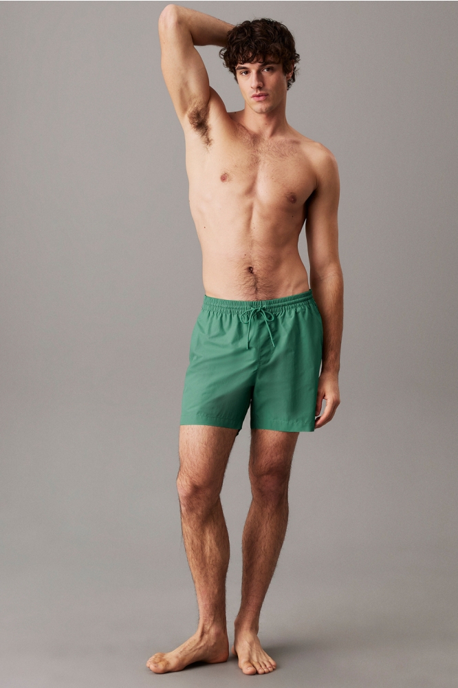 Calvin Klein groene heren korte broek | Model vooraanzicht