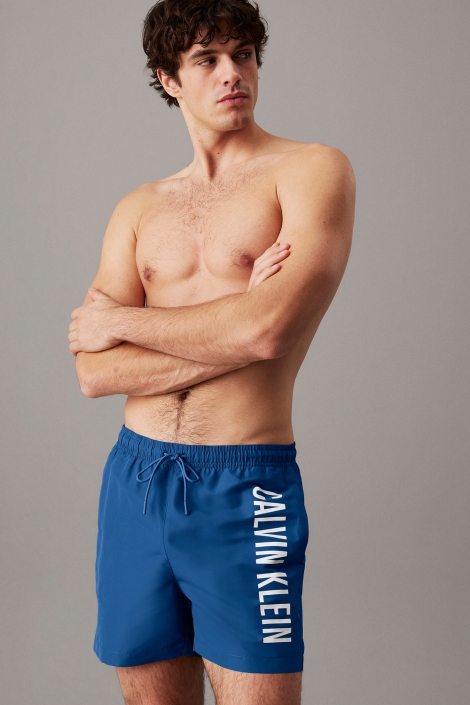 Calvin Klein blauwe heren korte broek | Model vooraanzicht