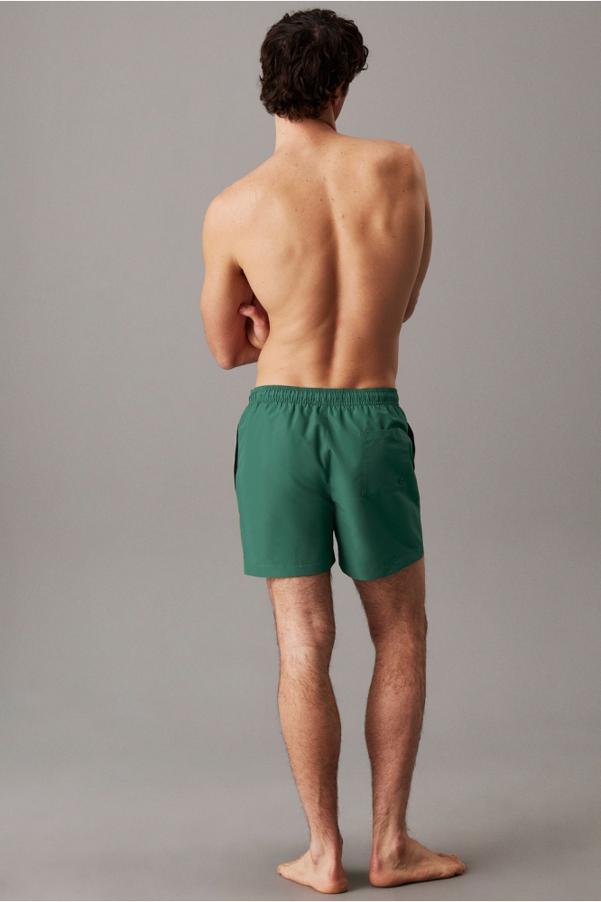 Calvin Klein groene heren korte broek | Model achteraanzicht