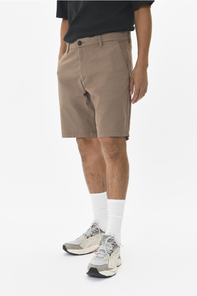 Matinique taupe heren korte broek | Model vooraanzicht
