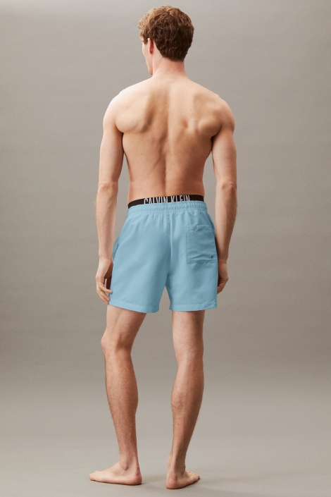 Calvin Klein blauwe heren korte broek | Model achteraanzicht